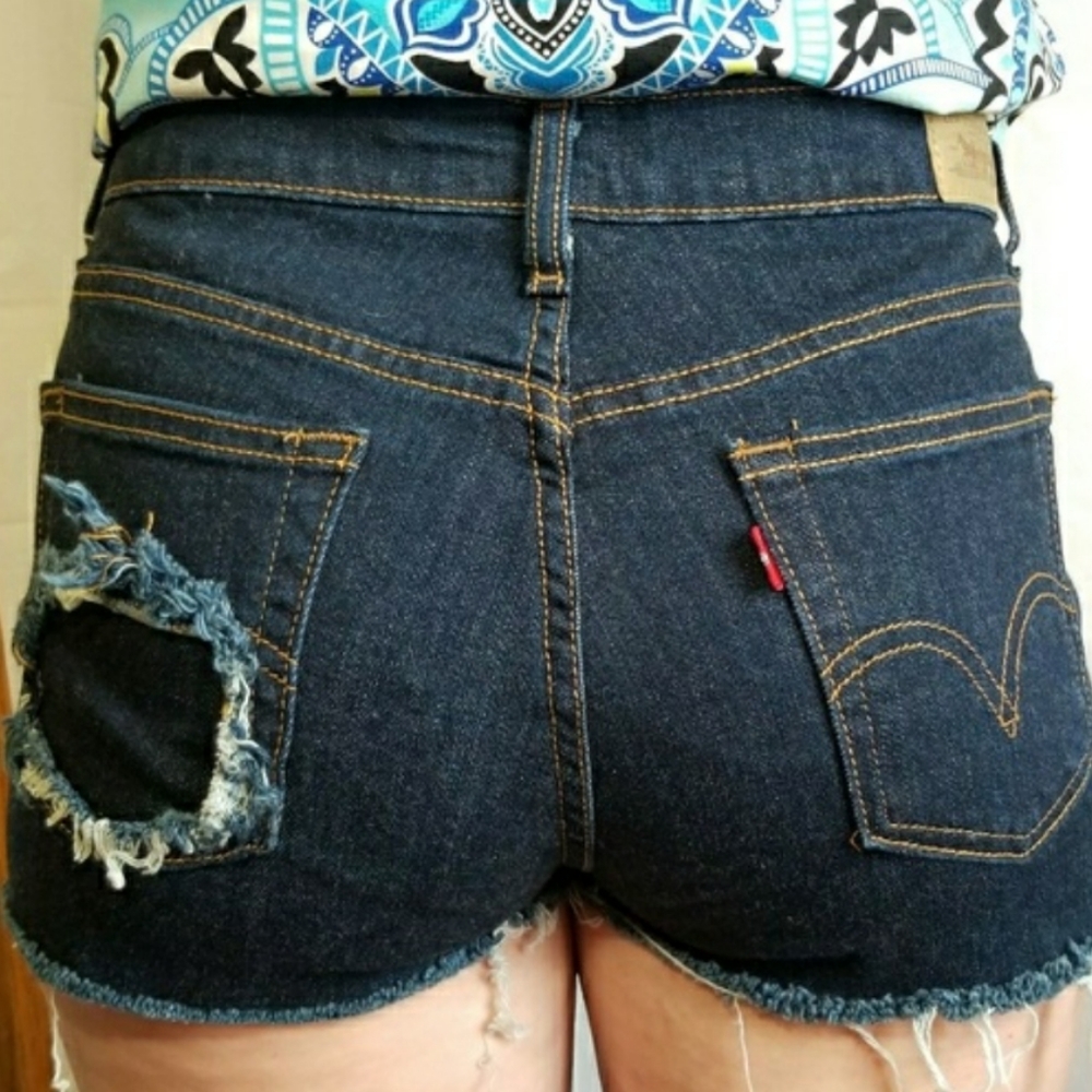 HP! 🎀Levi's Custom distressed raw hem Cutoffs - Picture 10 of 11